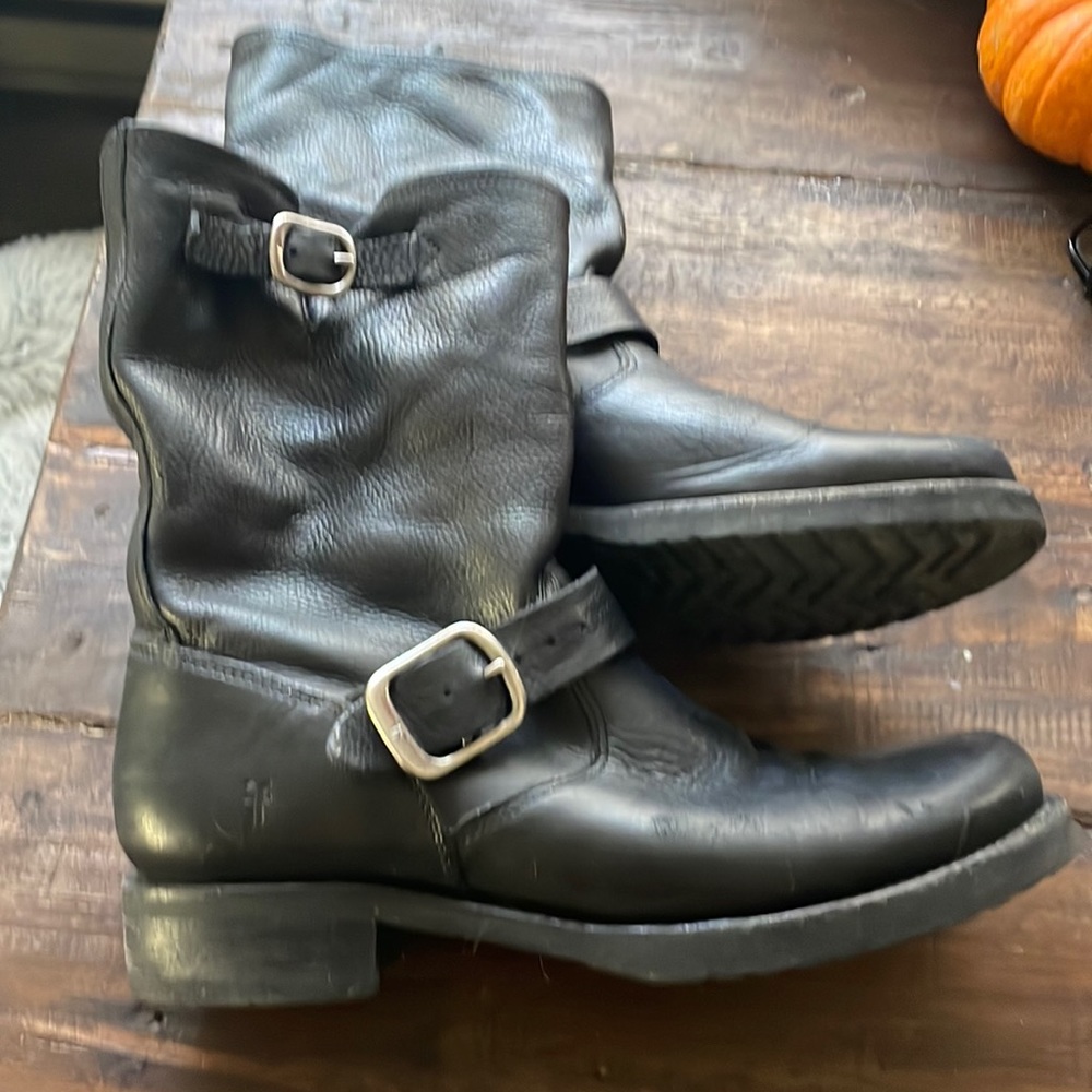 Frye Veronica boot. Light wear, great condition.